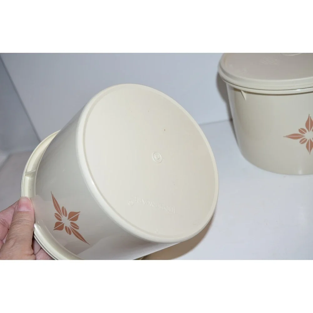 Tupperware Starburst‎ Canisters Almond Color #265-15 & 264-21 Round W/Lids X2